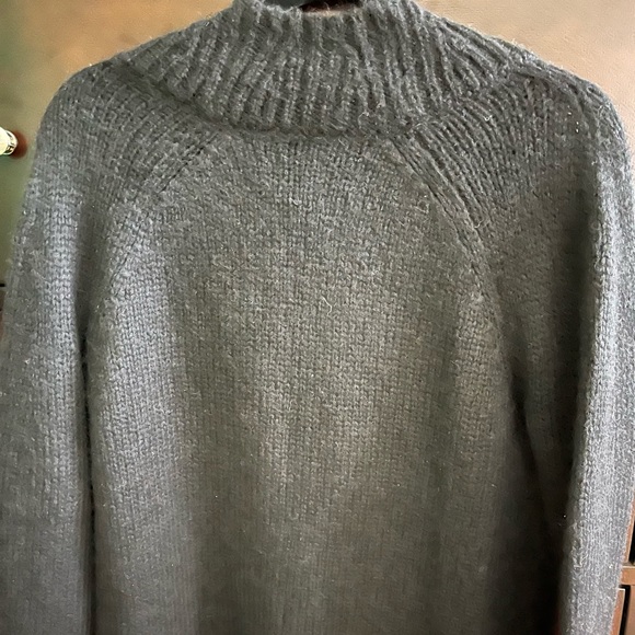 NWT Vince wool blend sweater, falls below the hip - Picture 2 of 2